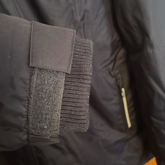 CCM hockey coat - Picture 10 of 12